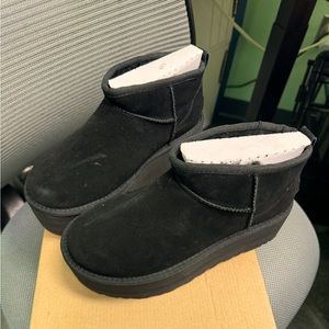 Brand new Ugg Mini Ultra Short Boots size 6